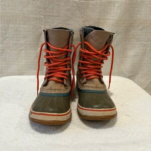 Sorel Women's Green and Tan Boots